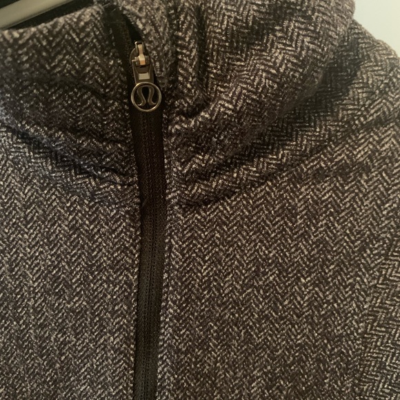 dark grey lululemon long sleeve shirt - Picture 8 of 10